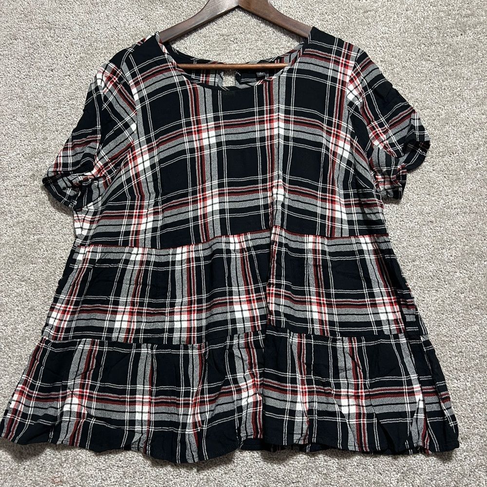 Torrid Woman’s Black Red Plaid Tiered Short Sleeve Blouse Rayon Plus Size 2X